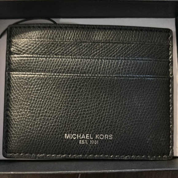 Michael Kors wallet NWT - Picture 1 of 4